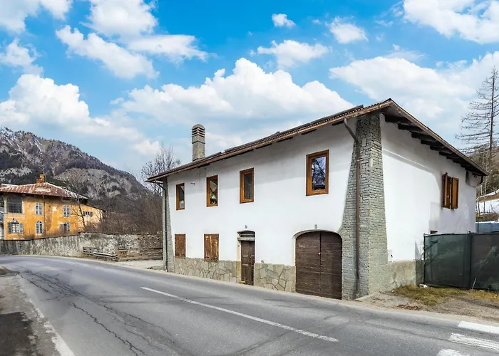 Hostdomus - Chic Apartment Cesana Torinese