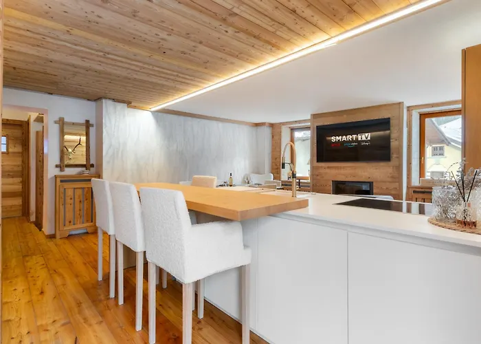 Hostdomus - Chic Apartment Cesana Torinese